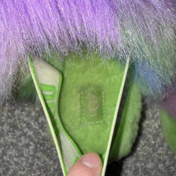 UGG Fluff Tie Dye Slide Slipper - Picture 7 of 8